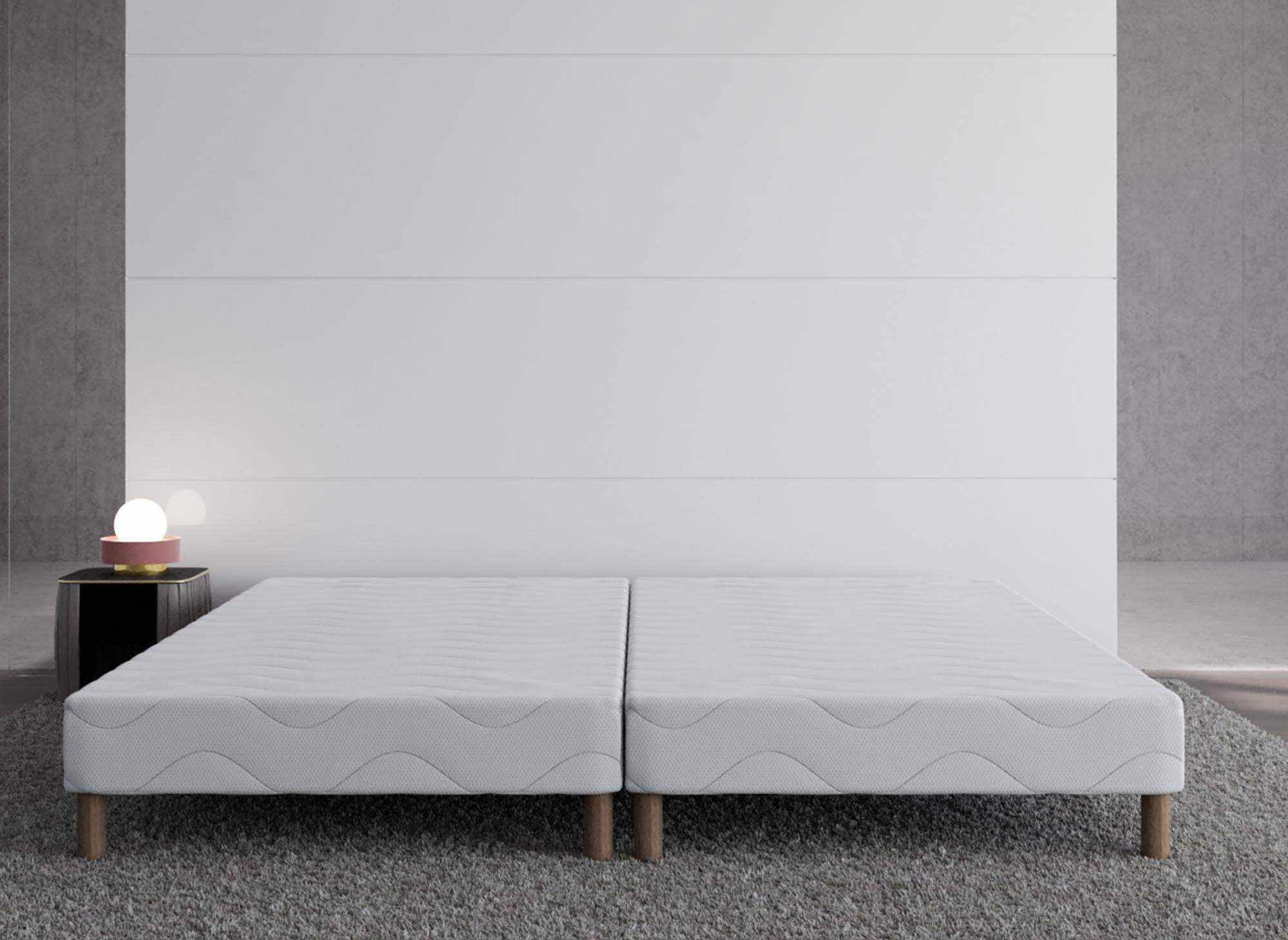 Base de cama tapizada de 140 x 190 cm + 8 patas (2 x 70 x 190 cm)
