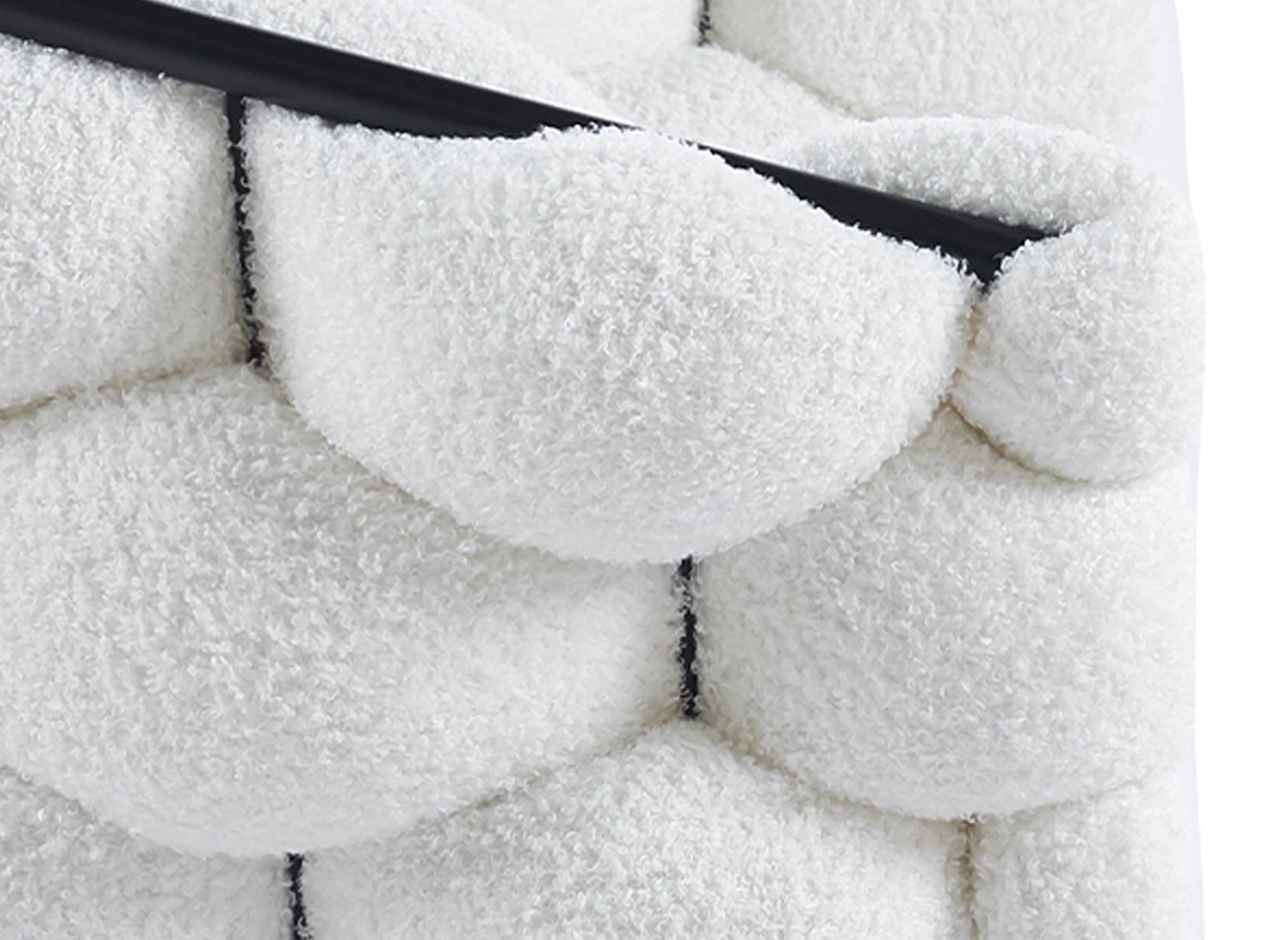 Conjunto de 2 sillas blancas con efecto piel de oveja y patas de metal negro CHARLOTTE