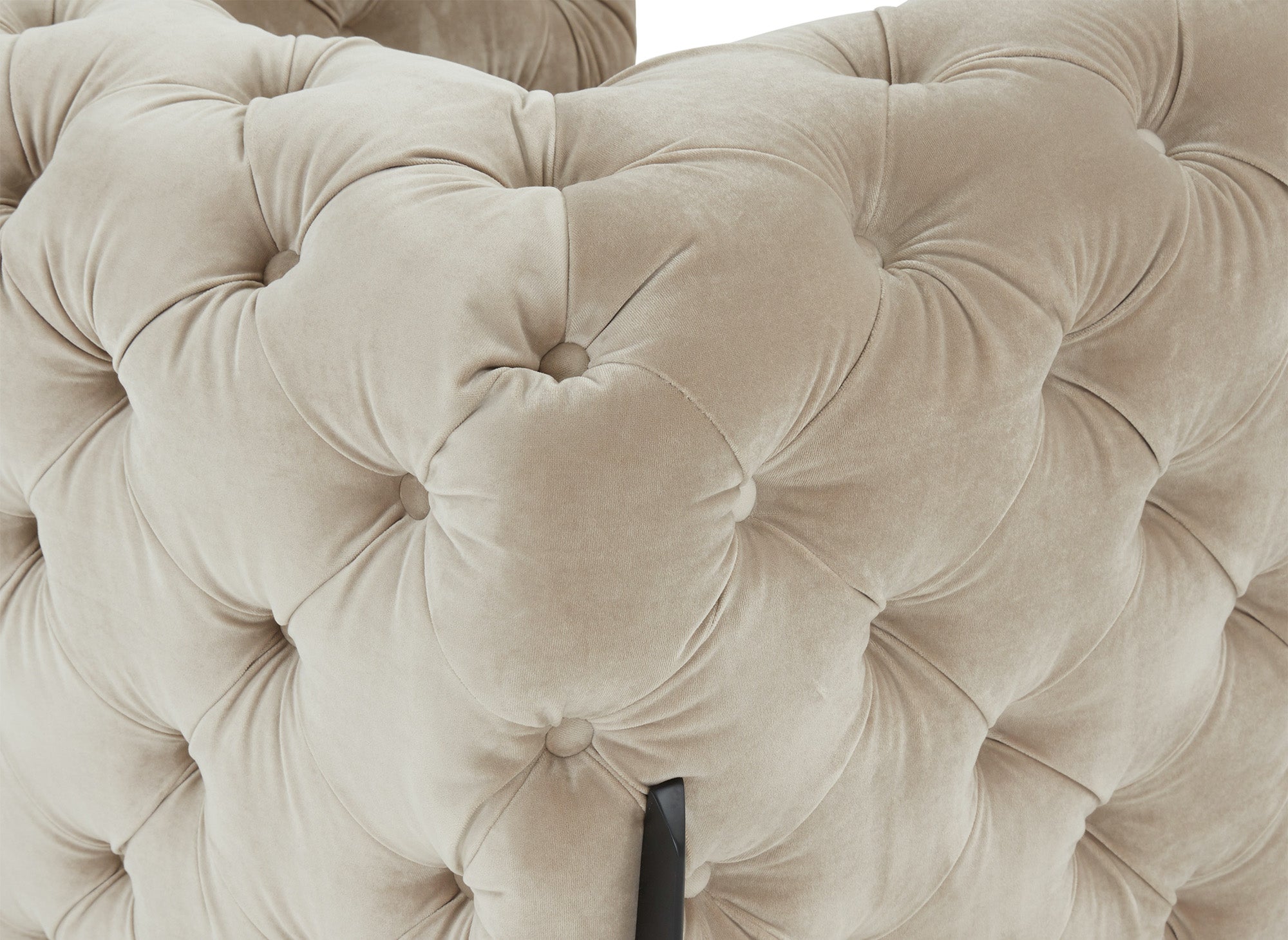 Sillón Chesterfield tapizado en terciopelo beige CARMEN