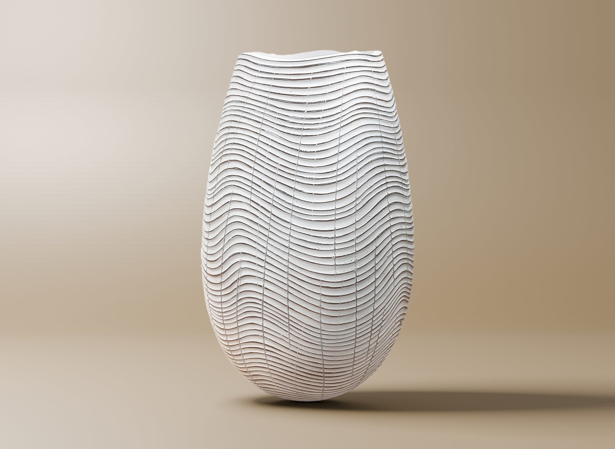 Jarrón de diseño Wave de resina blanca, 30 cm de alto