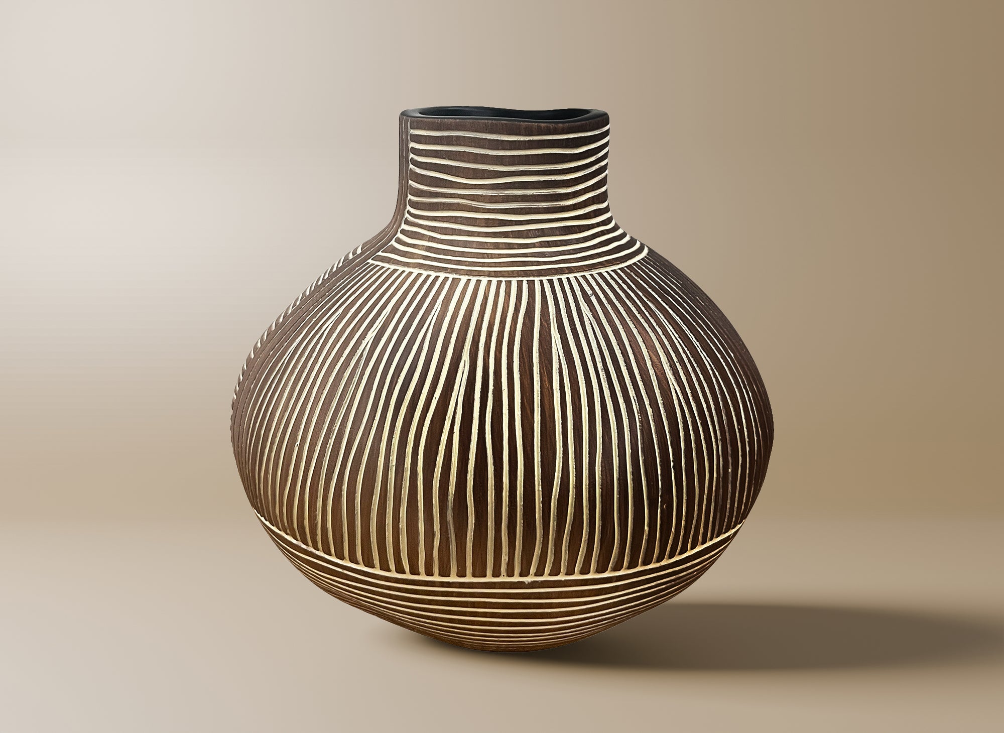 Jarrón étnico AKIRA de madera y poliresina blanca, 21 cm de alto