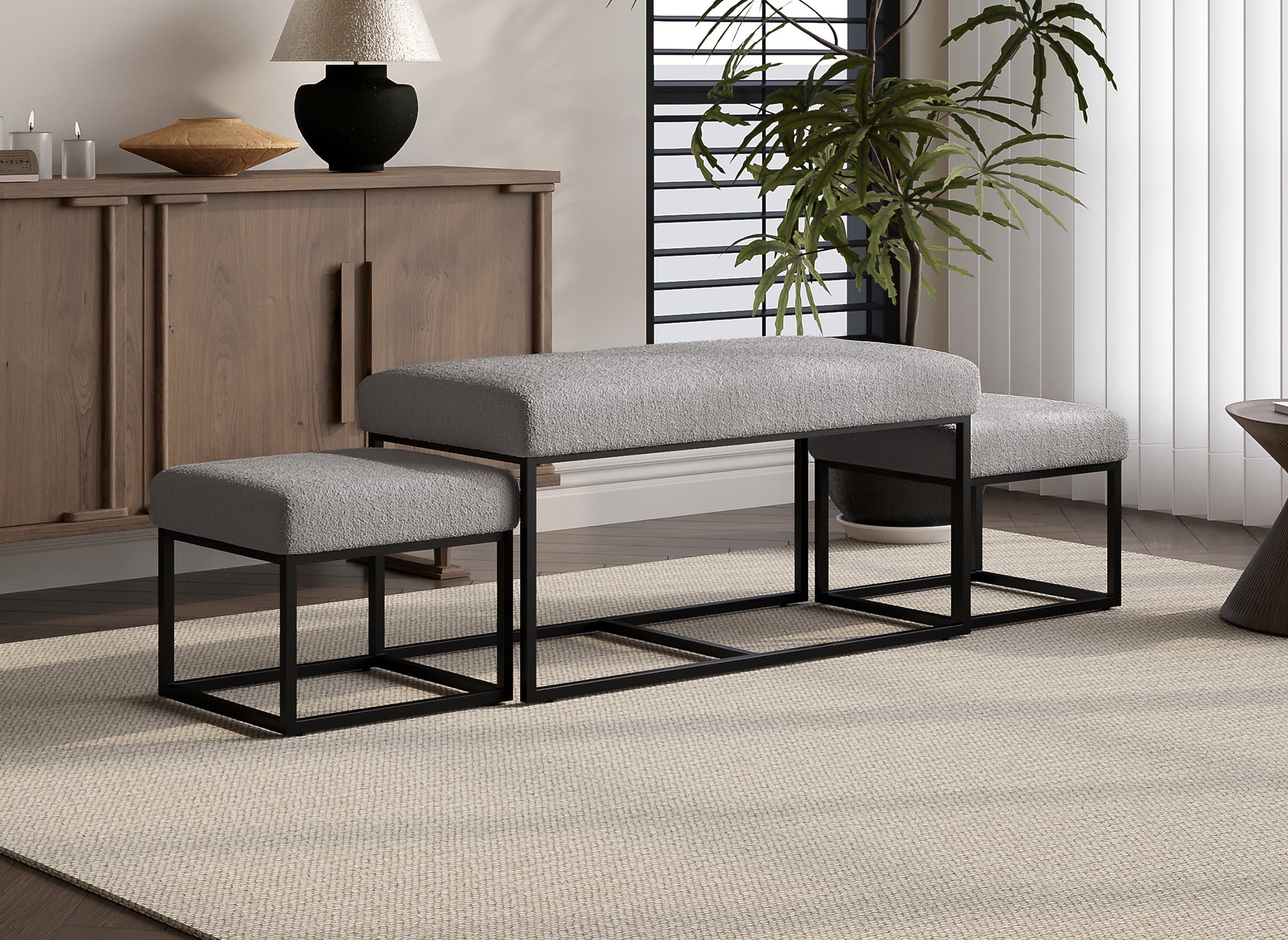 Banco BECKIE con reposapiés en tela bouclé gris y patas de metal negro