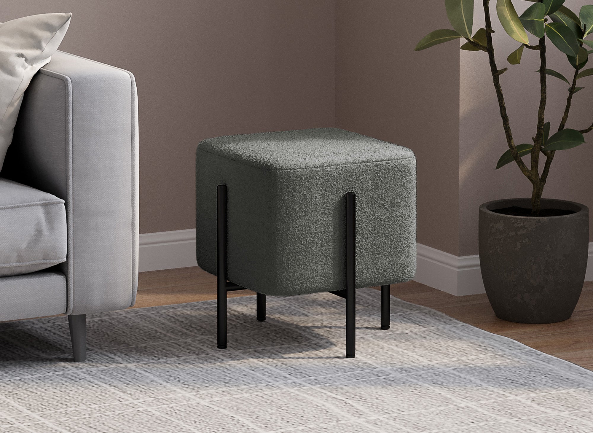 Puf cuadrado CUBIC en tela gris con bucles y patas de metal negro