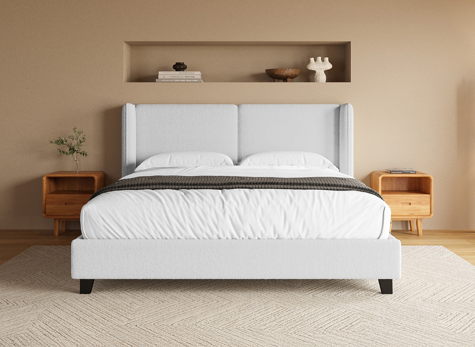 Cama doble KAYDEN de 180x200 cm, tapizada en tela con efecto piel de oveja gris claro.