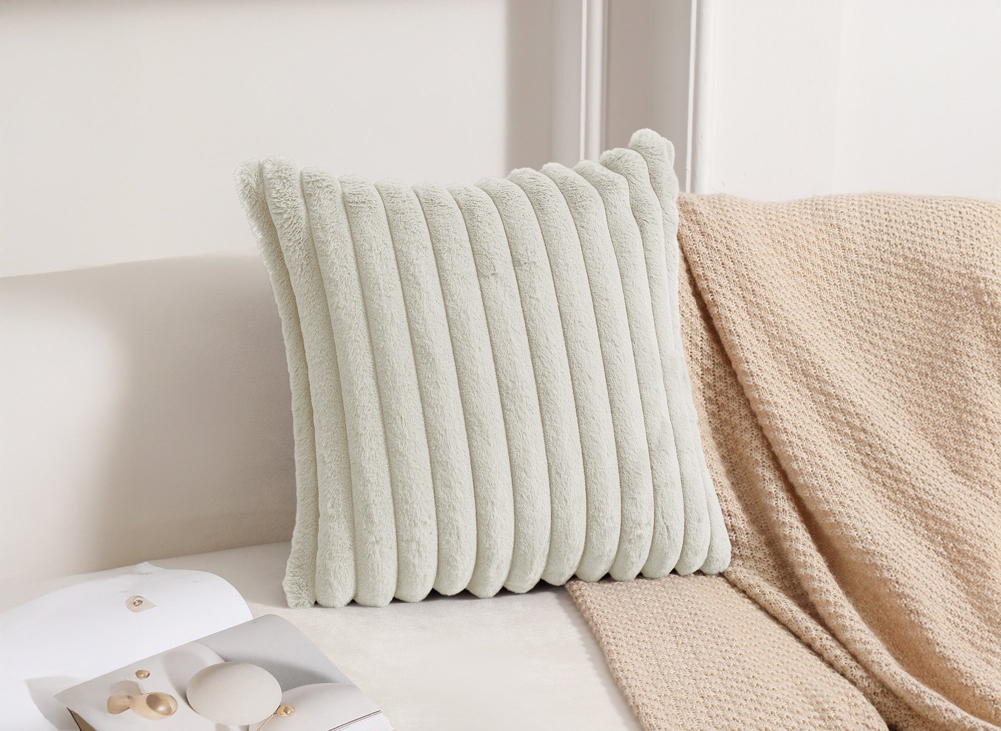 Cojín cuadrado de pana beige con efecto piel, 45x45 cm, URBAN