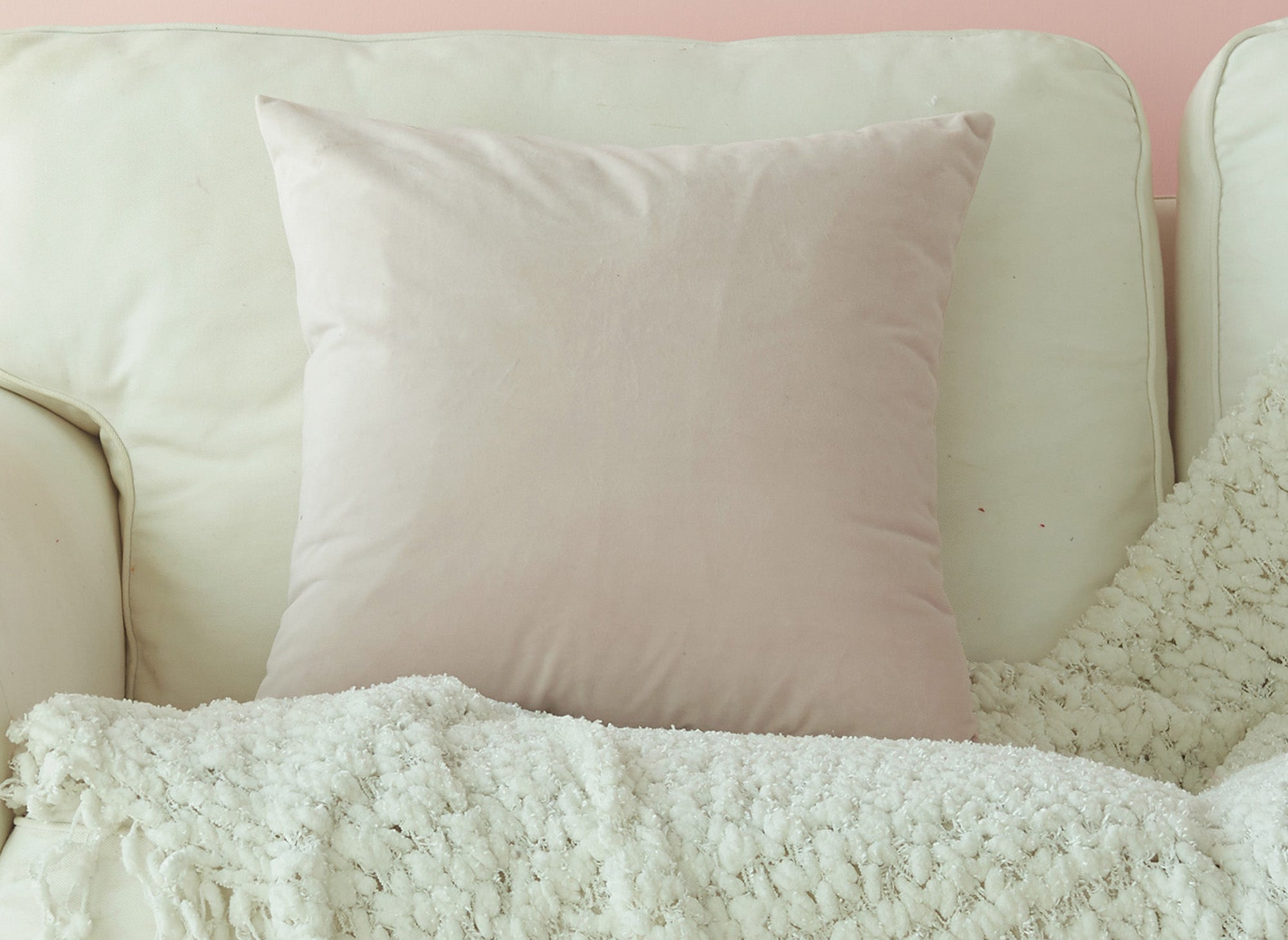 Cojín cuadrado TYGA de 45x45 cm en terciopelo rosa