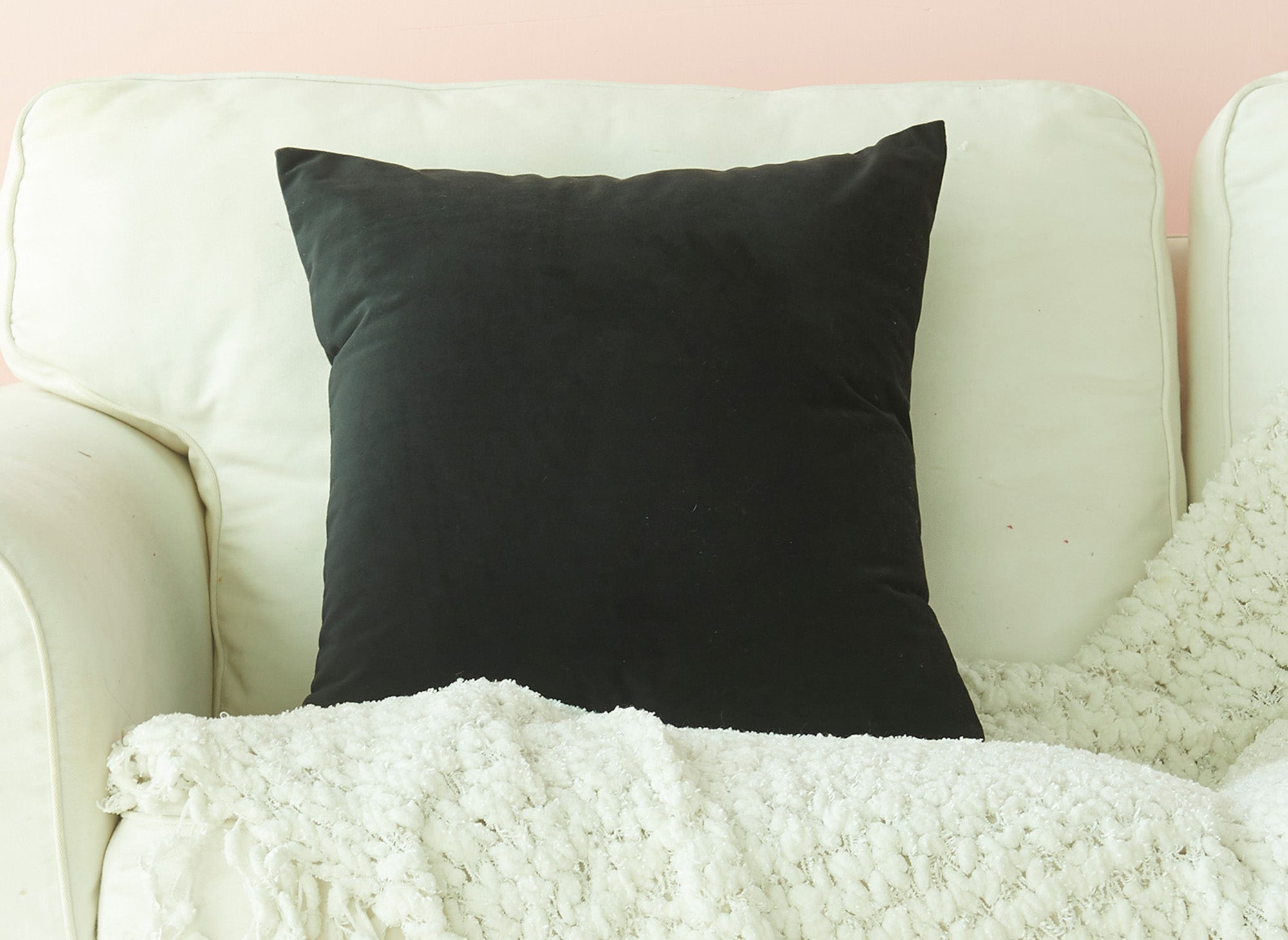 Cojín cuadrado TYGA de 45x45 cm en terciopelo negro