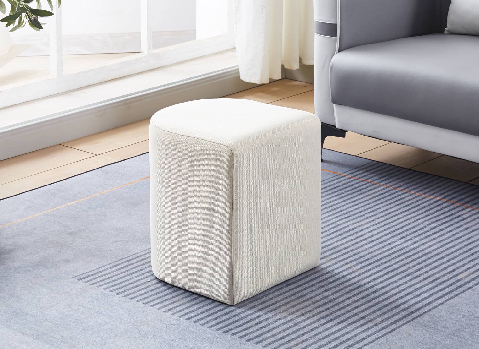 Conjunto de mesa de centro JUDITH en color madera con 2 pufs de tela beige