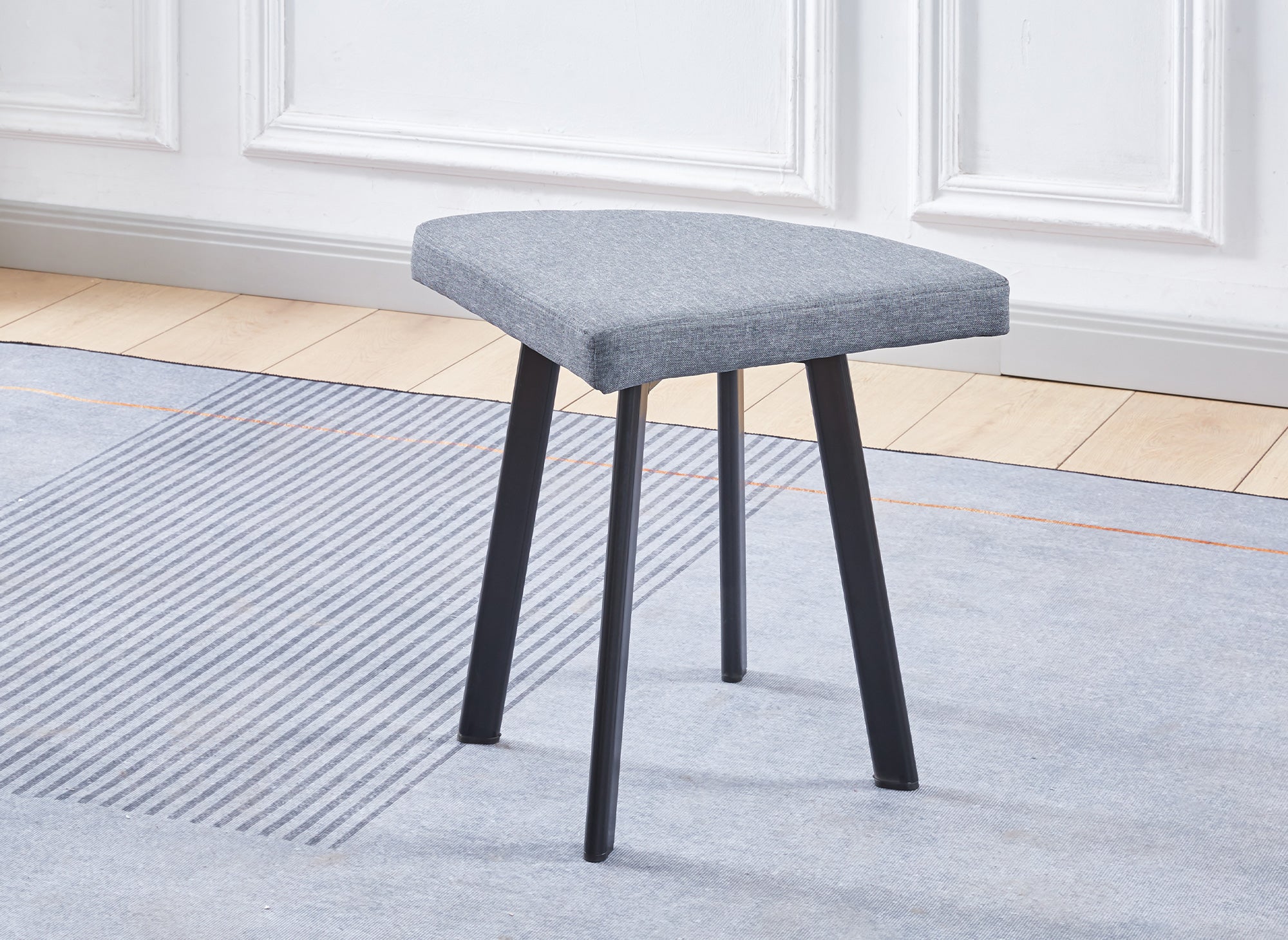 Conjunto de mesa de comedor IRINA de madera negra con 4 taburetes grises
