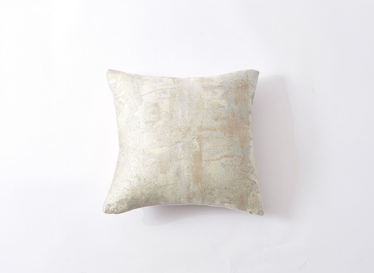 Coussin beige à tissu texturé 45x45 cm CASA - DécoInParis