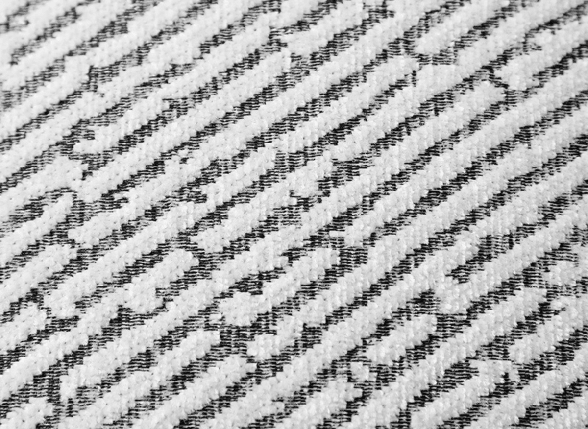 Coussin blanc à rayures et surpiqûres noires 45x45 cm ZIGGY - DécoInParis