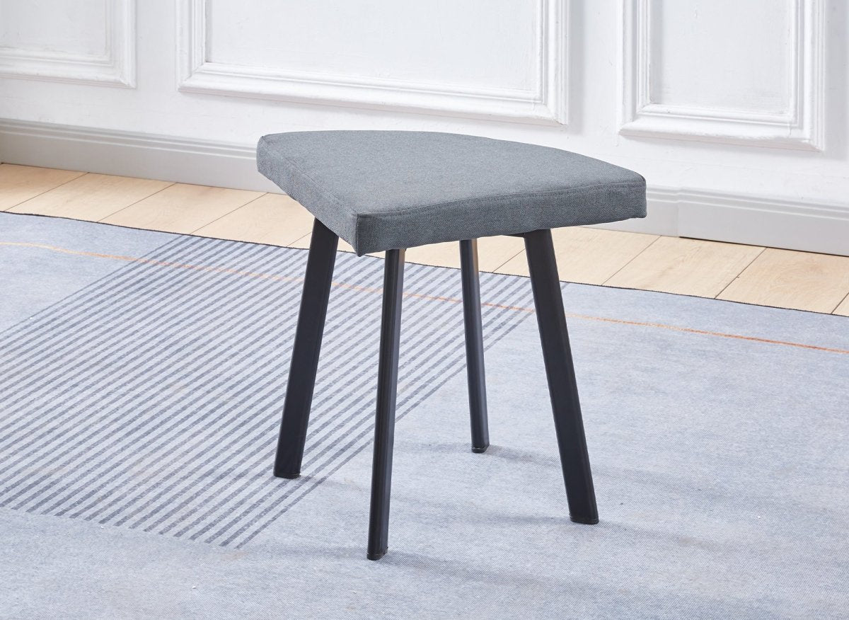 Ensemble table à manger en bois gris clair avec 4 tabourets gris IRINA - DécoInParis