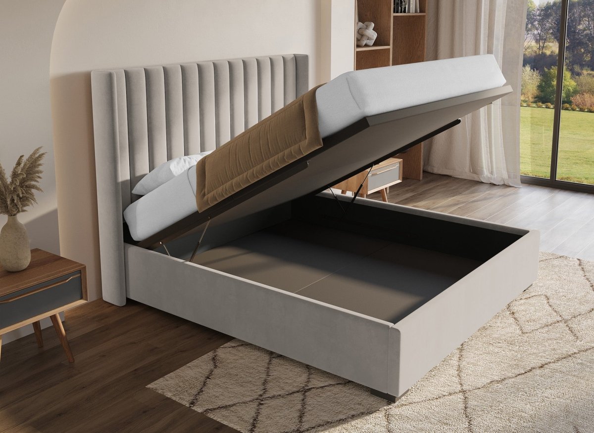 Lit coffre en velours taupe 180x200 cm ALENA - DécoInParis