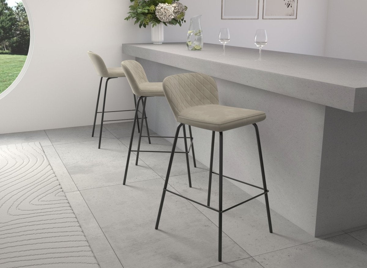 Lot de 2 tabourets de bar design en velours beige BOSCO - DécoInParis