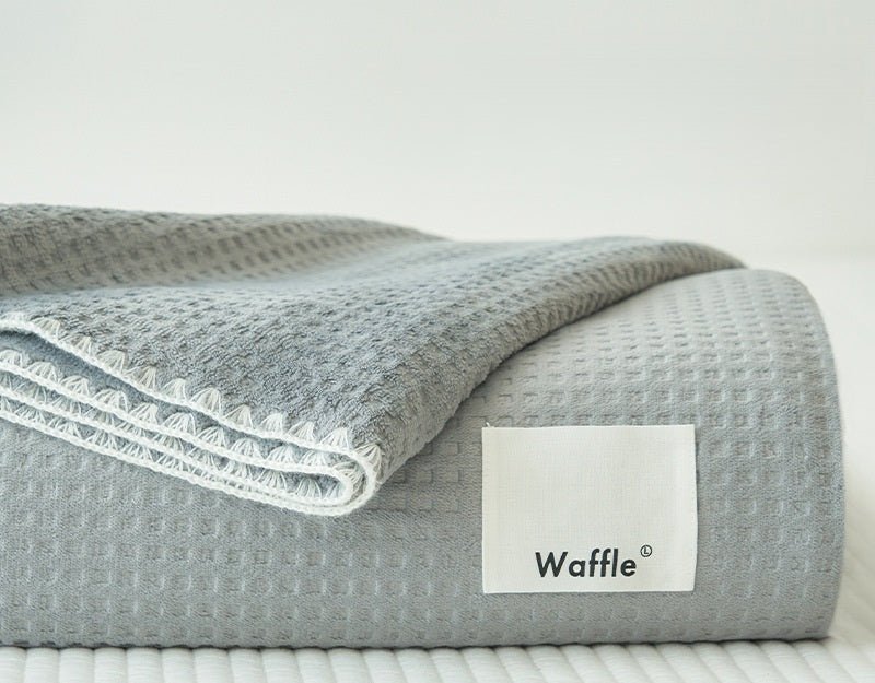 Plaid gris gaufré surpiqûres blanche 150 x 200 cm WAFFLE - DécoInParis