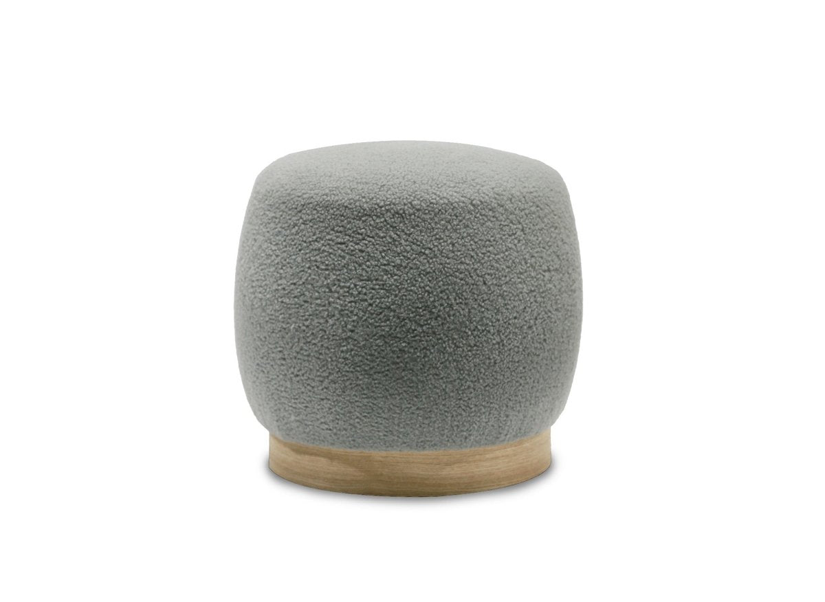 Pouf en tissu effet peau de mouton gris et bois VALEA - DécoInParis