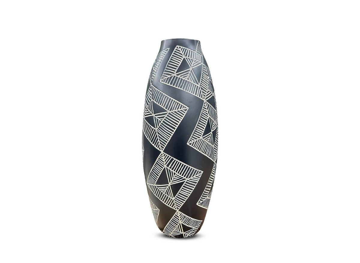Vase ethnique en polyrésine noir et blanc H43 cm MAORI - DécoInParis