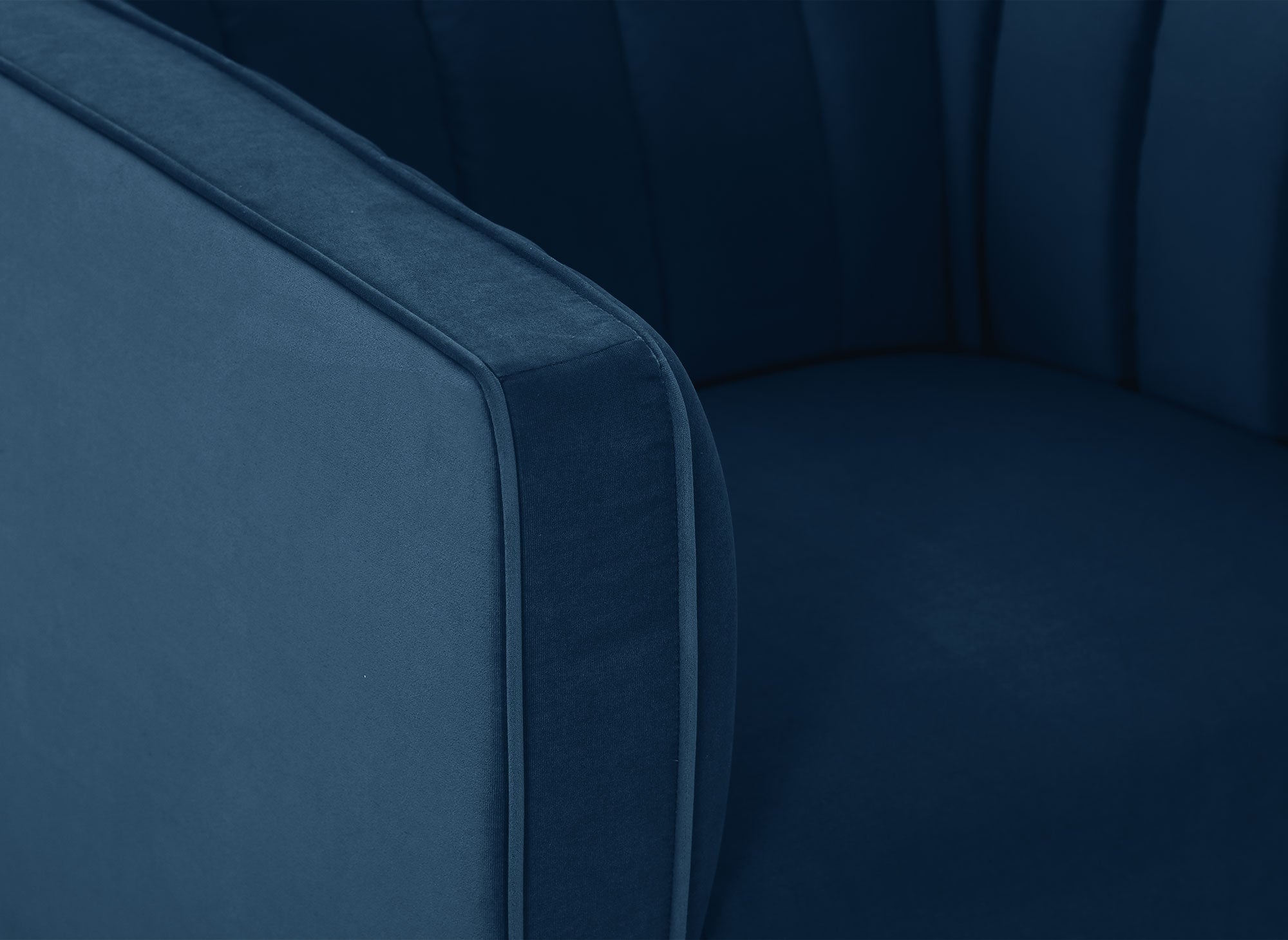 Sillón moderno ROBY en terciopelo azul con patas doradas