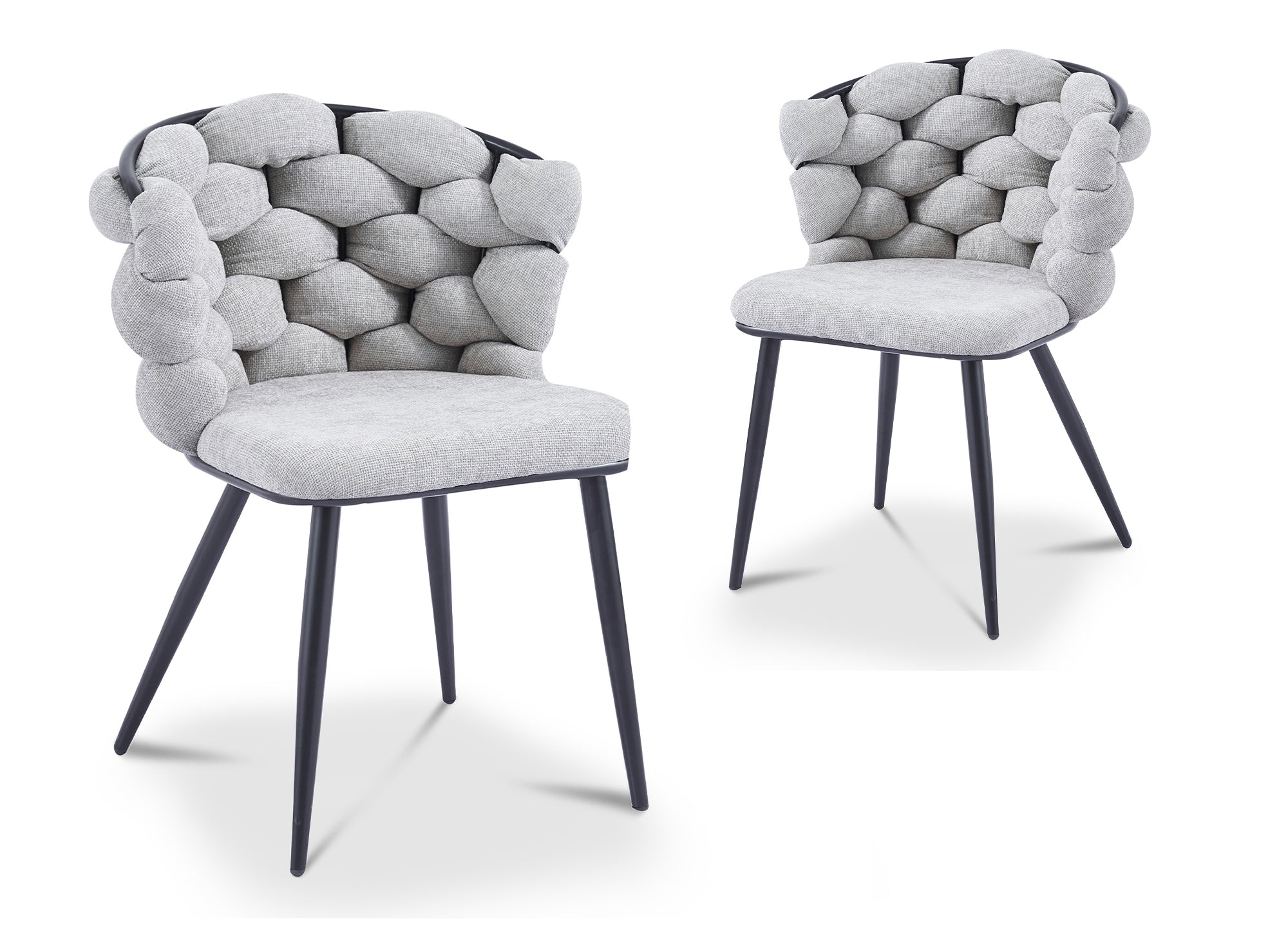 Juego de 2 sillas CECILE tapizadas en tela gris con patas de metal negro.