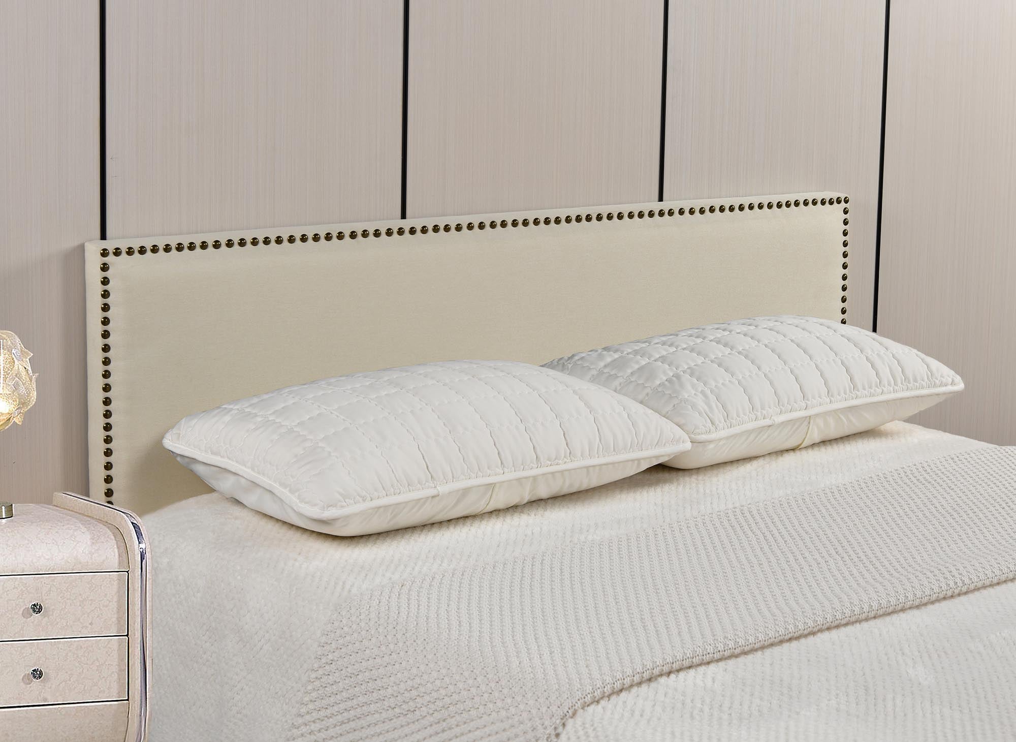 Cabecero LINDA de 160 cm con tachuelas y tapizado en lino beige