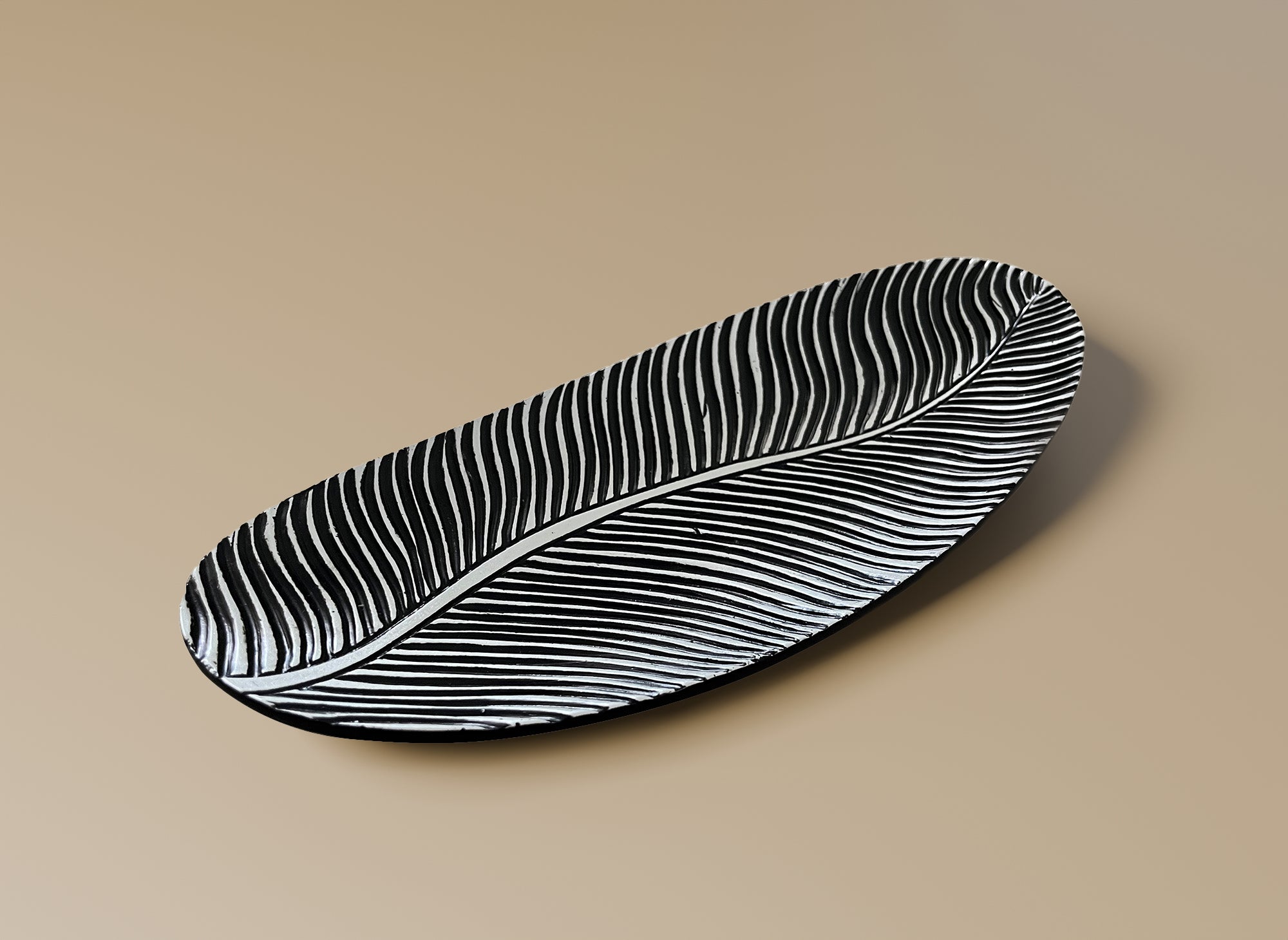 Cuenco ovalado de resina blanca y negra, 37 cm, EBENE