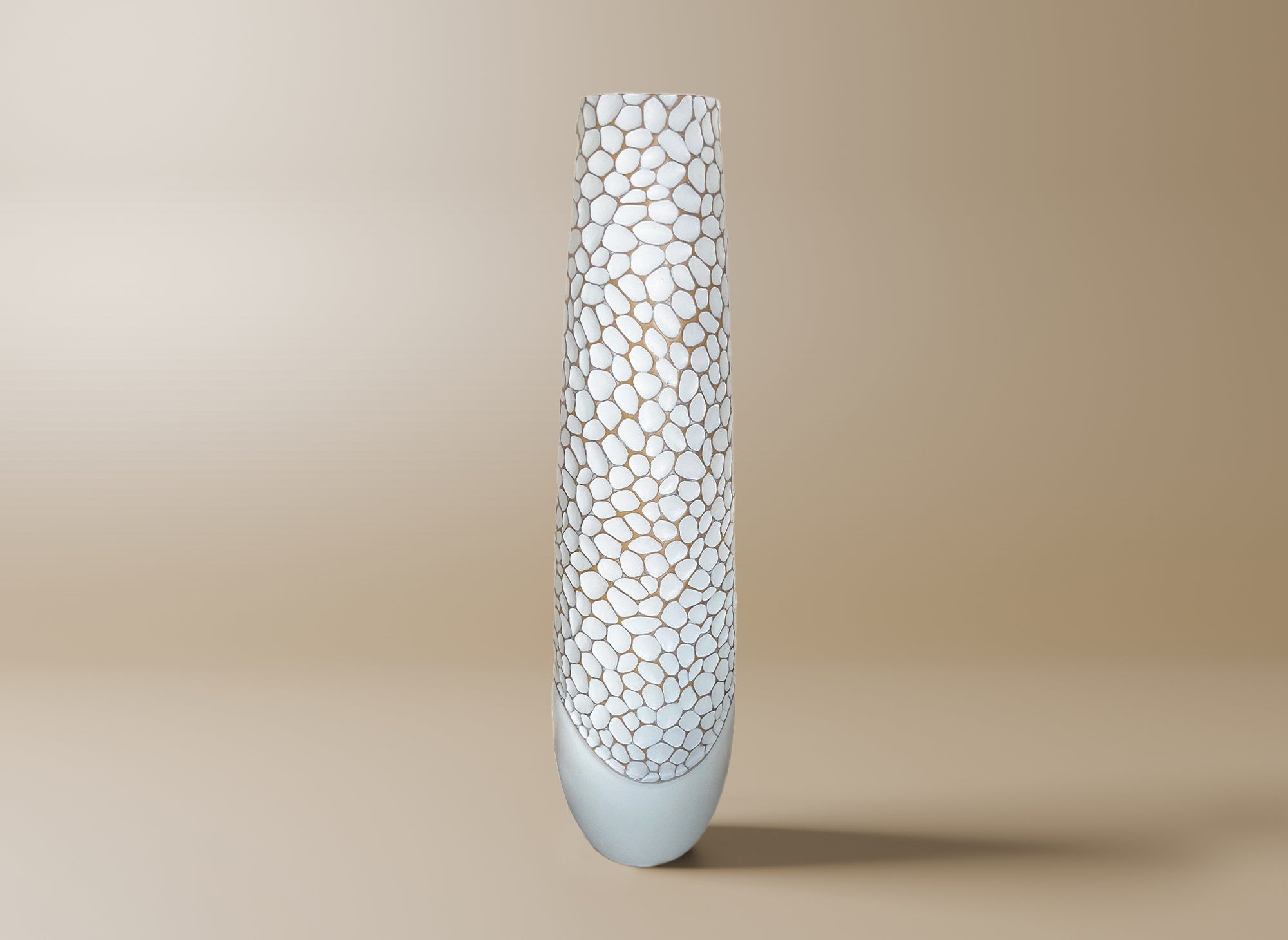 Jarrón decorativo LOUMA de resina blanca, 78 cm de alto