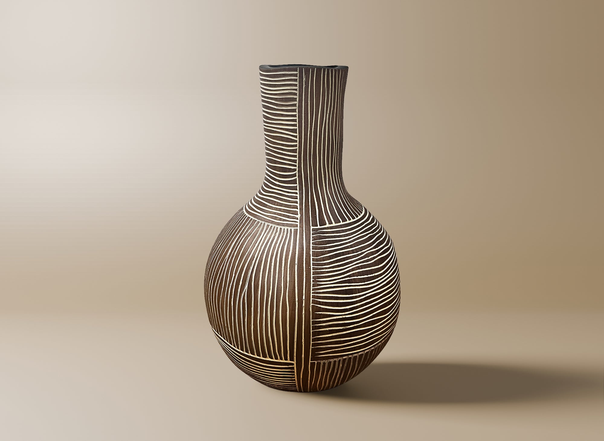 Jarrón étnico AKIRA de madera y poliresina blanca, 36 cm de alto