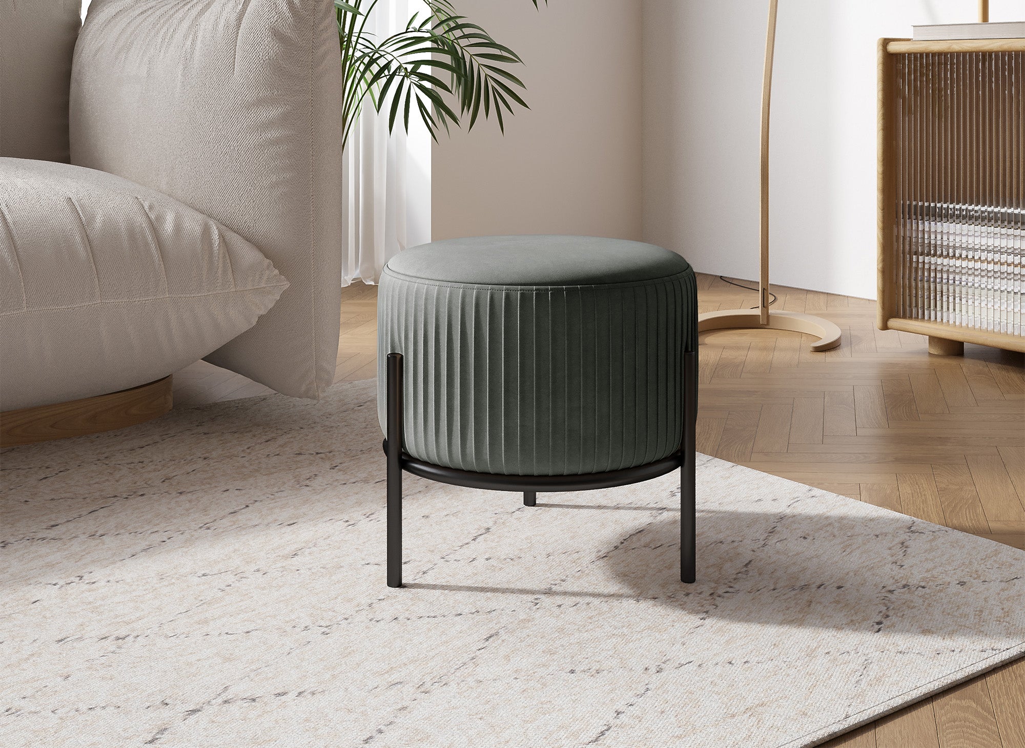 Puf de diseño GALY en terciopelo gris con patas de metal negro