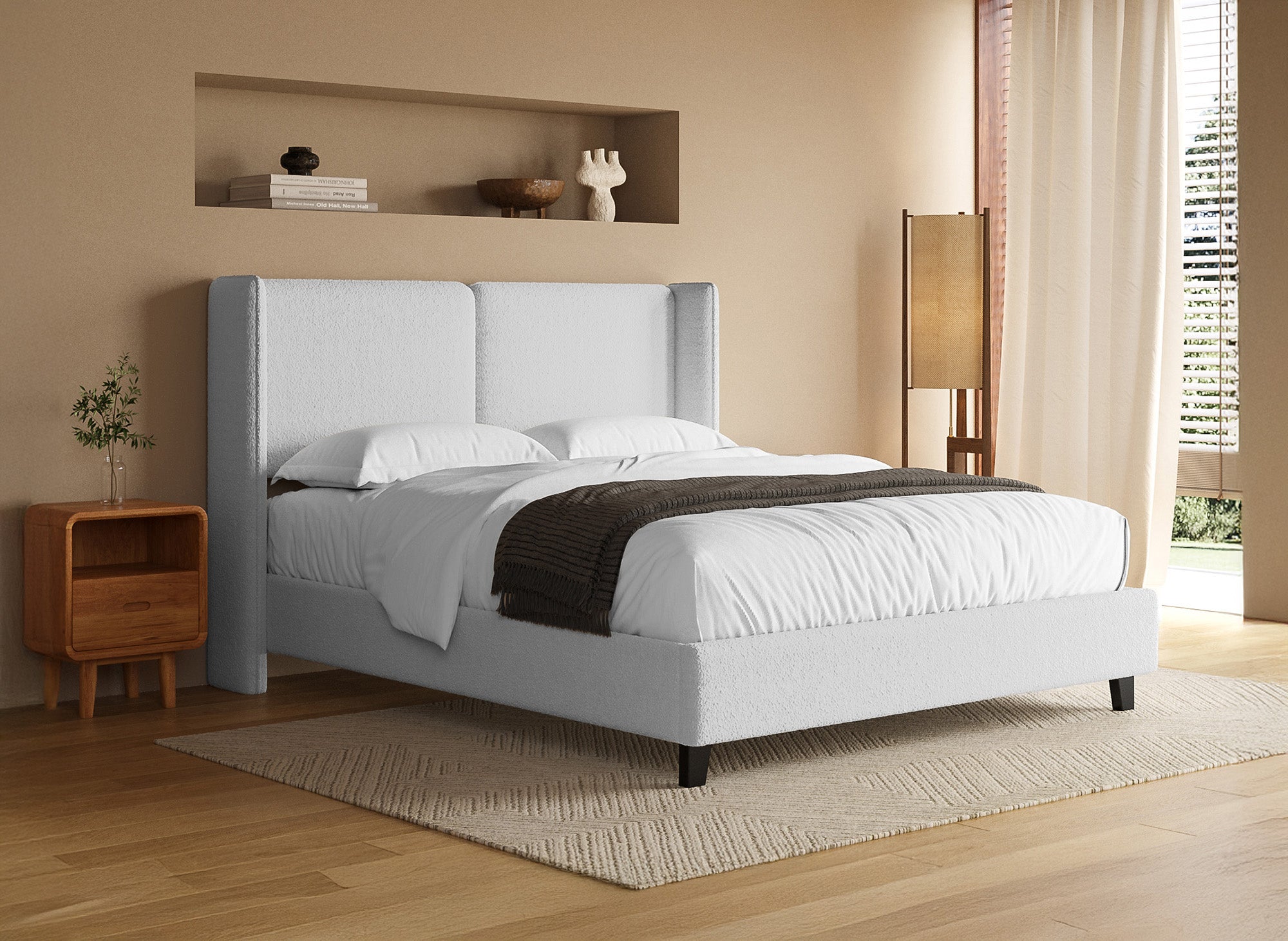 Cama doble KAYDEN de 140x190 cm, tapizada en tela con efecto piel de oveja gris claro.