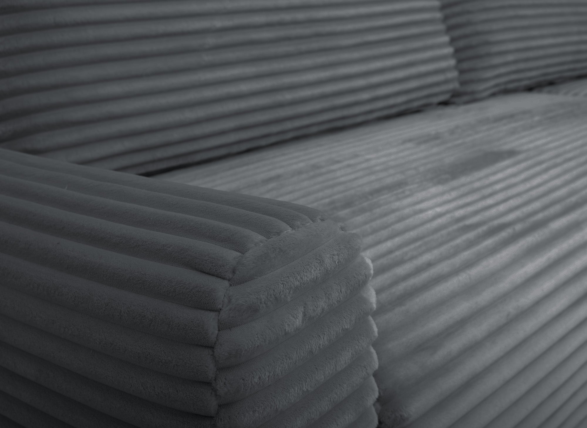 Sofá esquinero reversible y convertible KATIA con almacenaje en pana gruesa gris oscuro