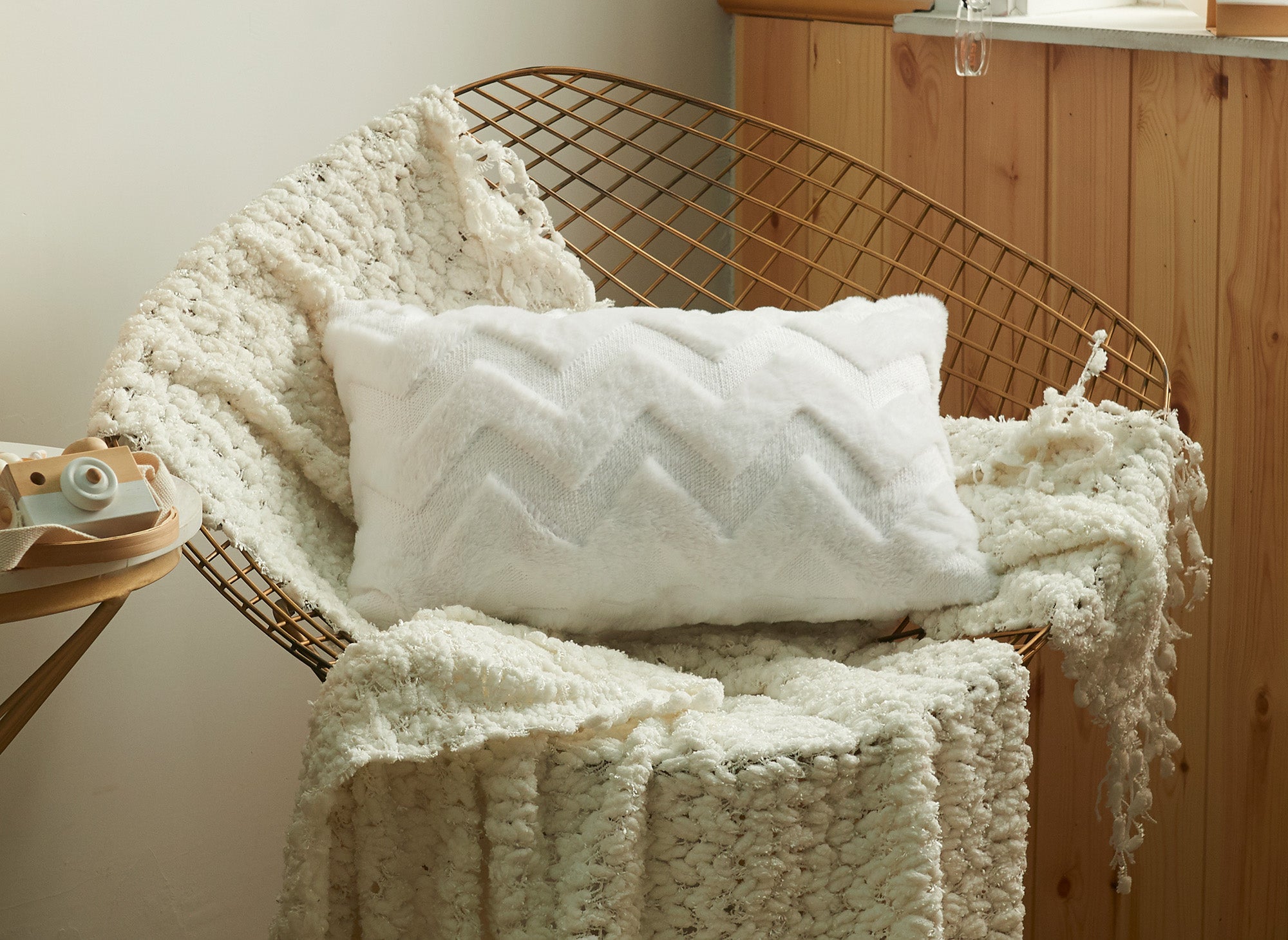 Cojín rectangular de 50x30 cm en tela suave con estampado de espiga blanca HARRY