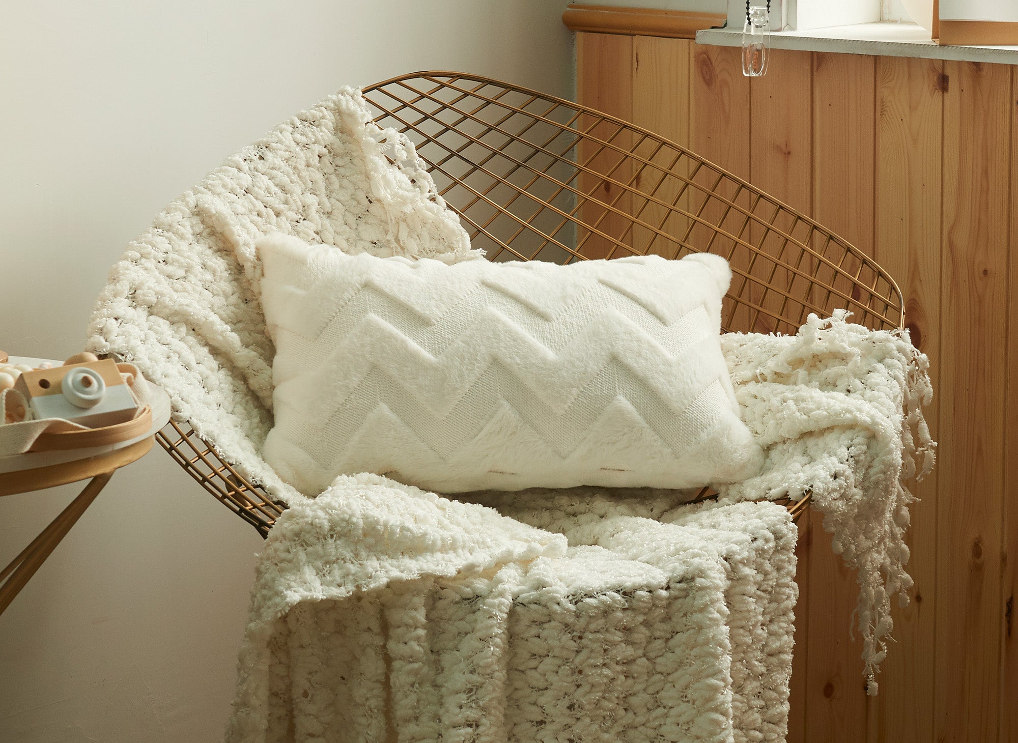 Cojín rectangular de 50x30 cm en suave tela beige con estampado de espiga HARRY