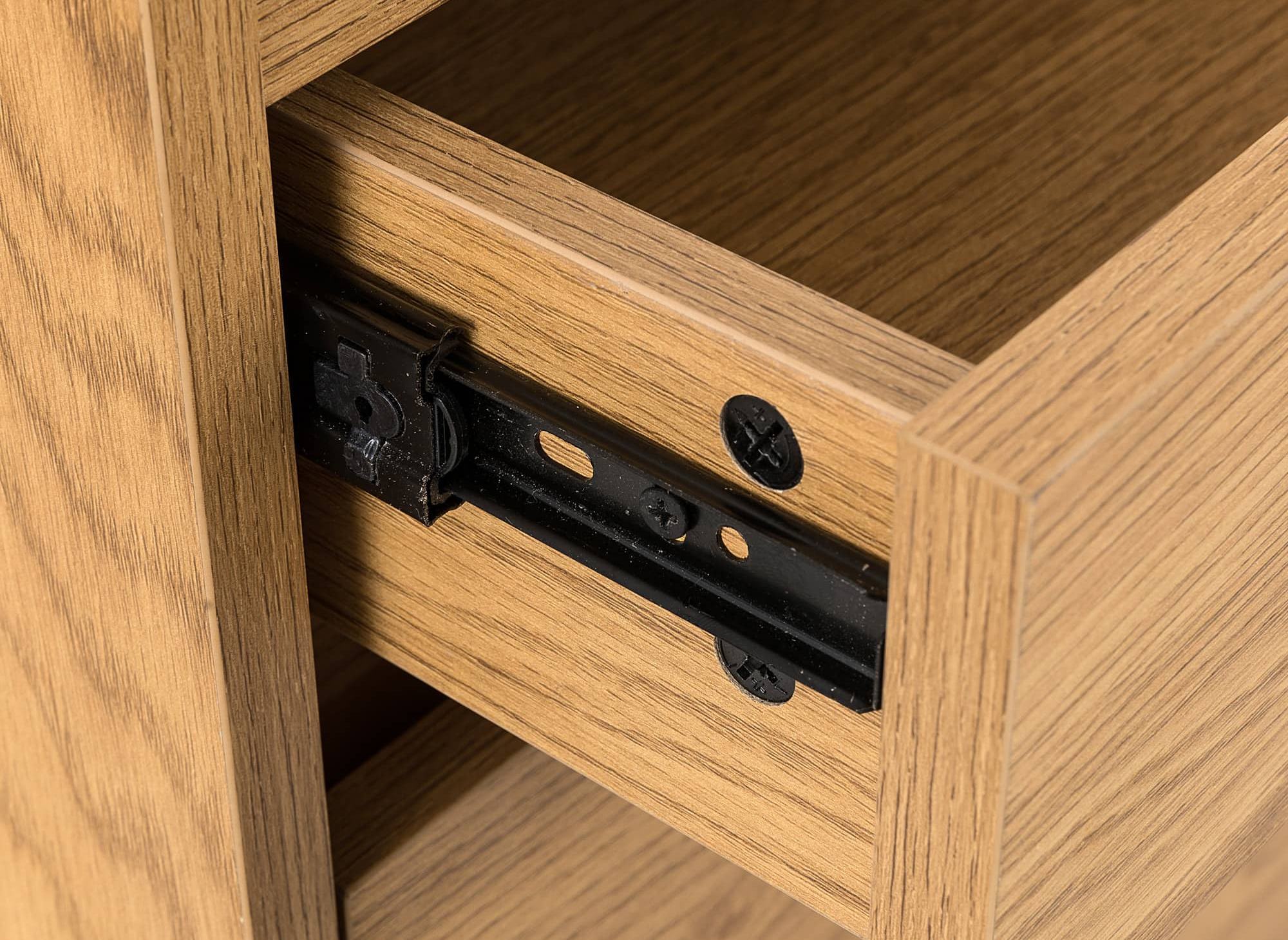 Cómoda SACHA de 5 cajones en madera color roble