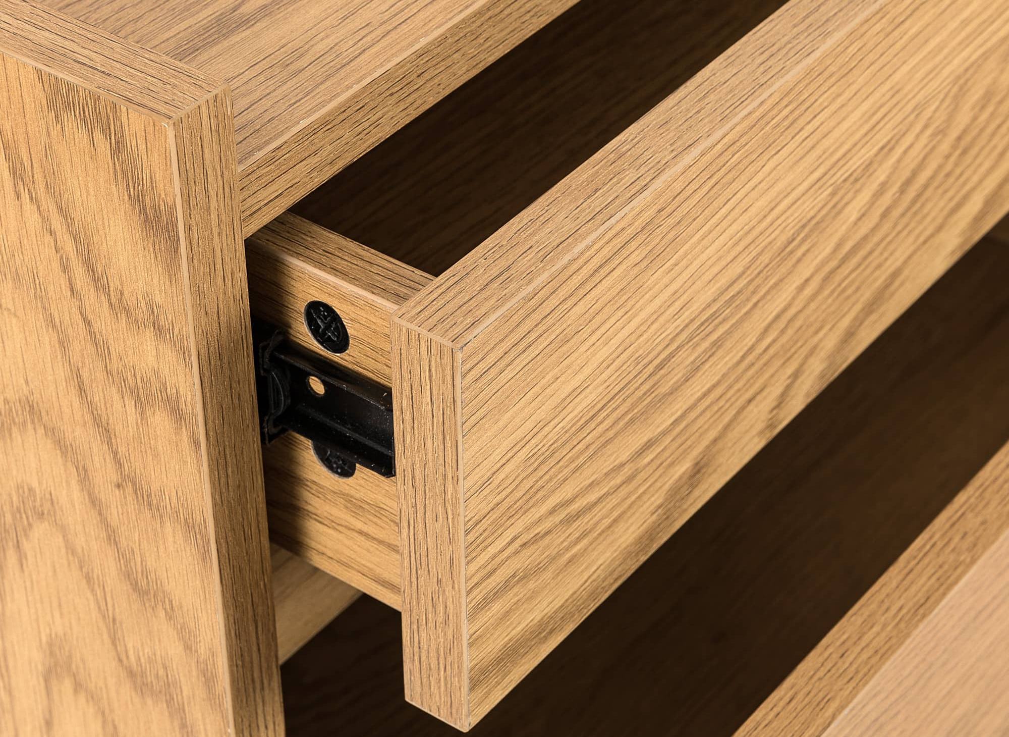 Cómoda SACHA de 5 cajones en madera color roble