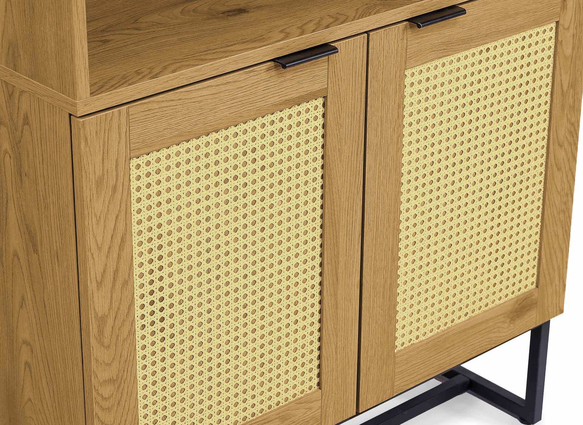 Librería escandinava TULLIO con 2 puertas y 2 estantes en madera, metal y rejilla.