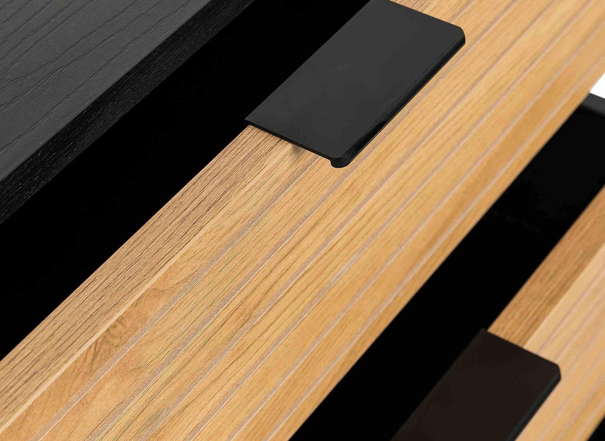 Cómoda TISSIA de 5 cajones en madera clara y metal negro