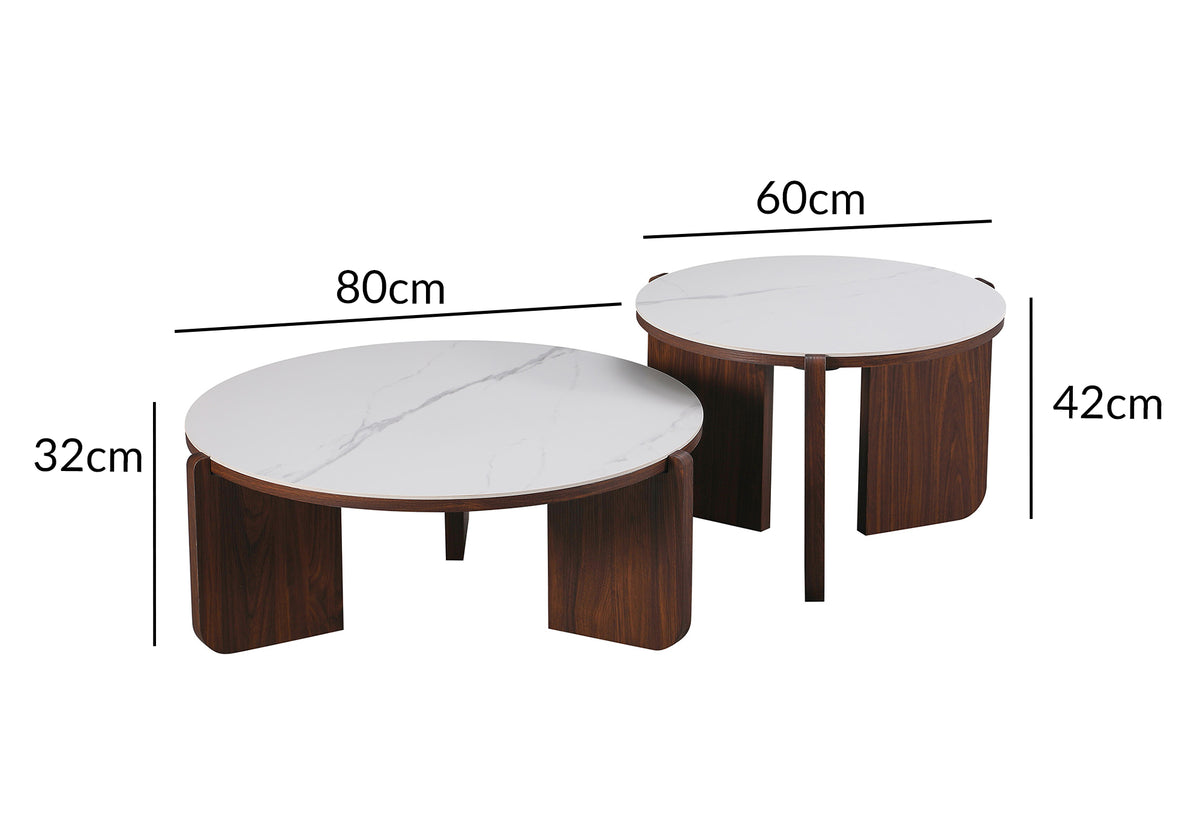Conjunto de 2 mesas de centro de cerámica beige con patas de nogal ANNIE