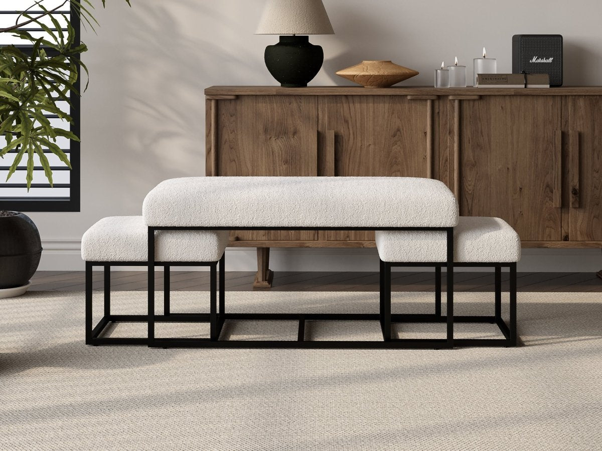 Banquette avec poufs en tissu bouclette blanc écru et pieds en métal noir BECKIE - DécoInParis