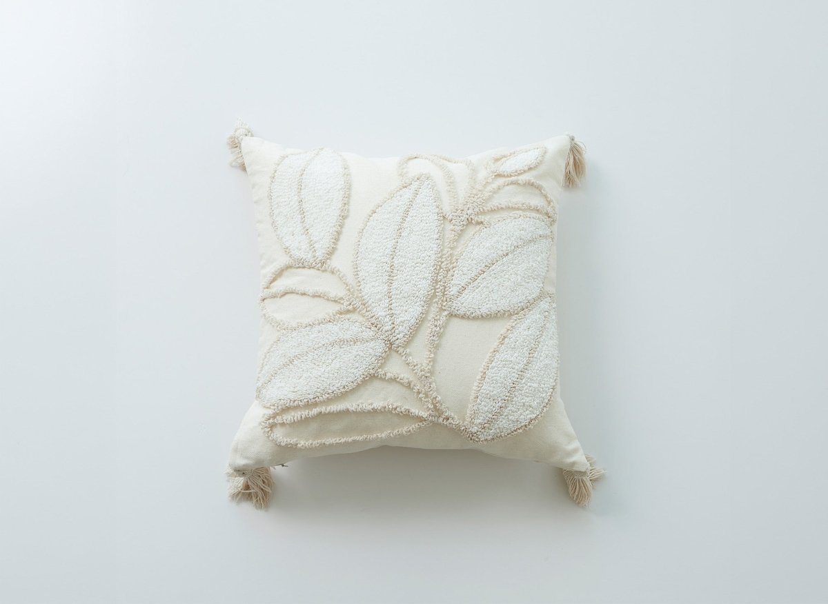 Coussin beige à motif floral 45x45 cm ALESIA - DécoInParis