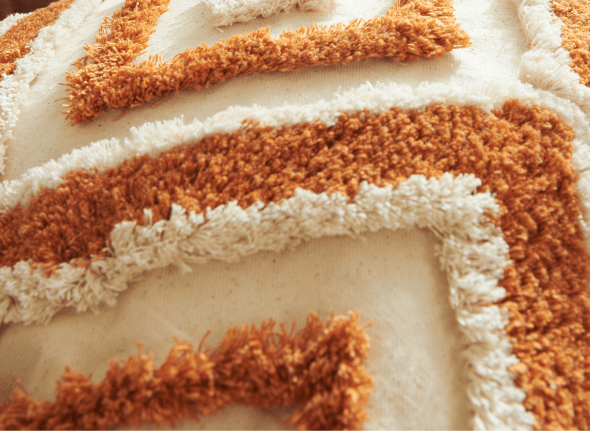 Coussin beige à motif losange orange 45x45 cm NIVLA - DécoInParis