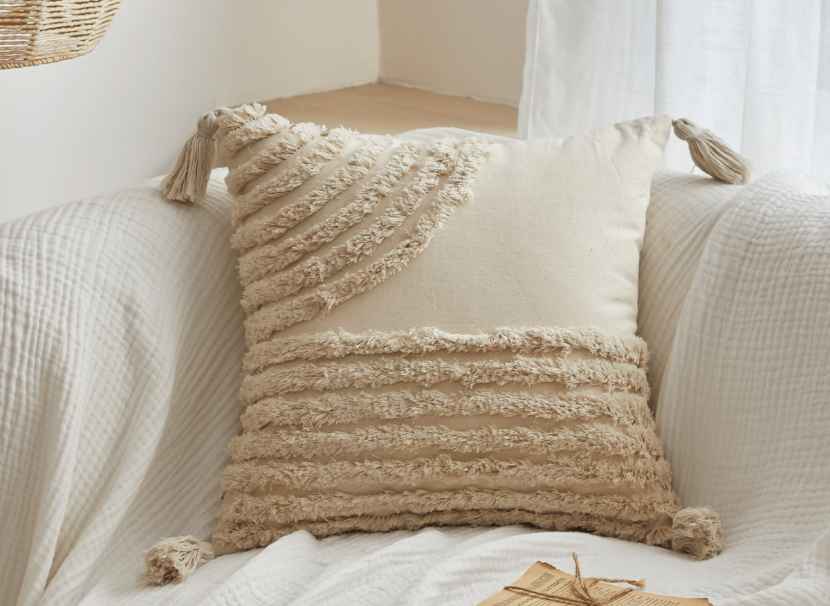 Coussin beige à tissu texturé 45x45 cm MONTREAL - DécoInParis