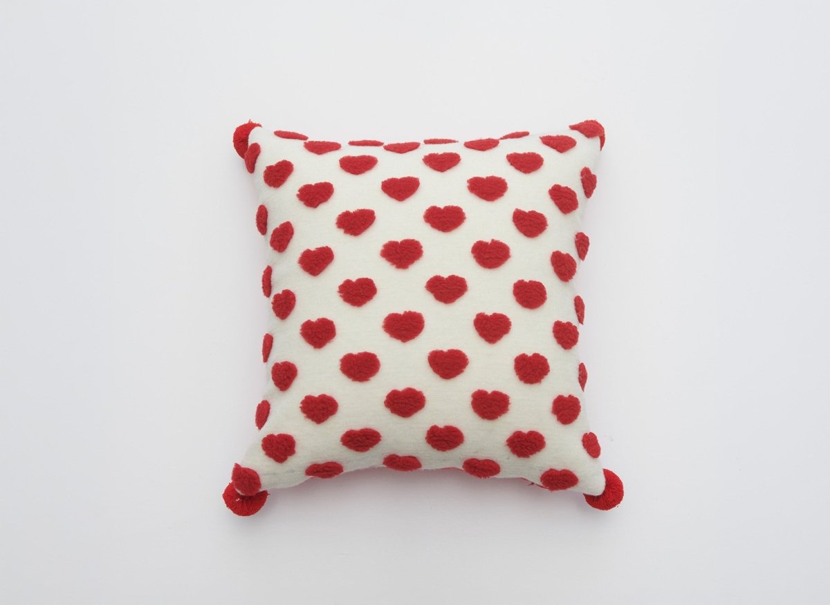 Coussin blanc à coeur rouge 45x45 cm SADEN - DécoInParis
