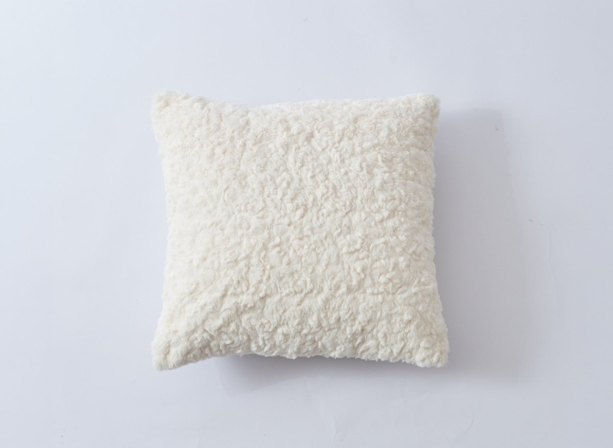 Coussin blanc à tissu bouclette 45x45 cm TRED - DécoInParis