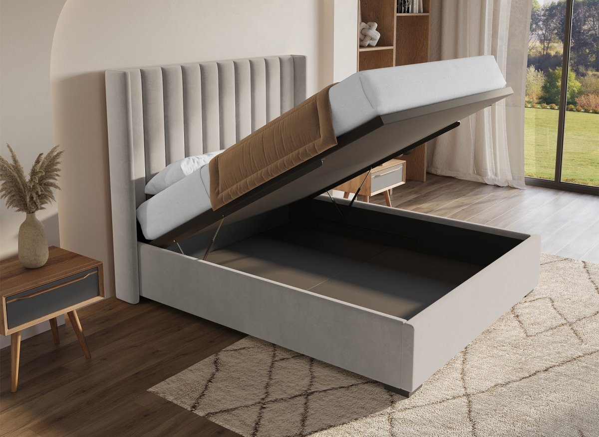 Lit coffre en velours taupe 160x200 cm ALENA - DécoInParis