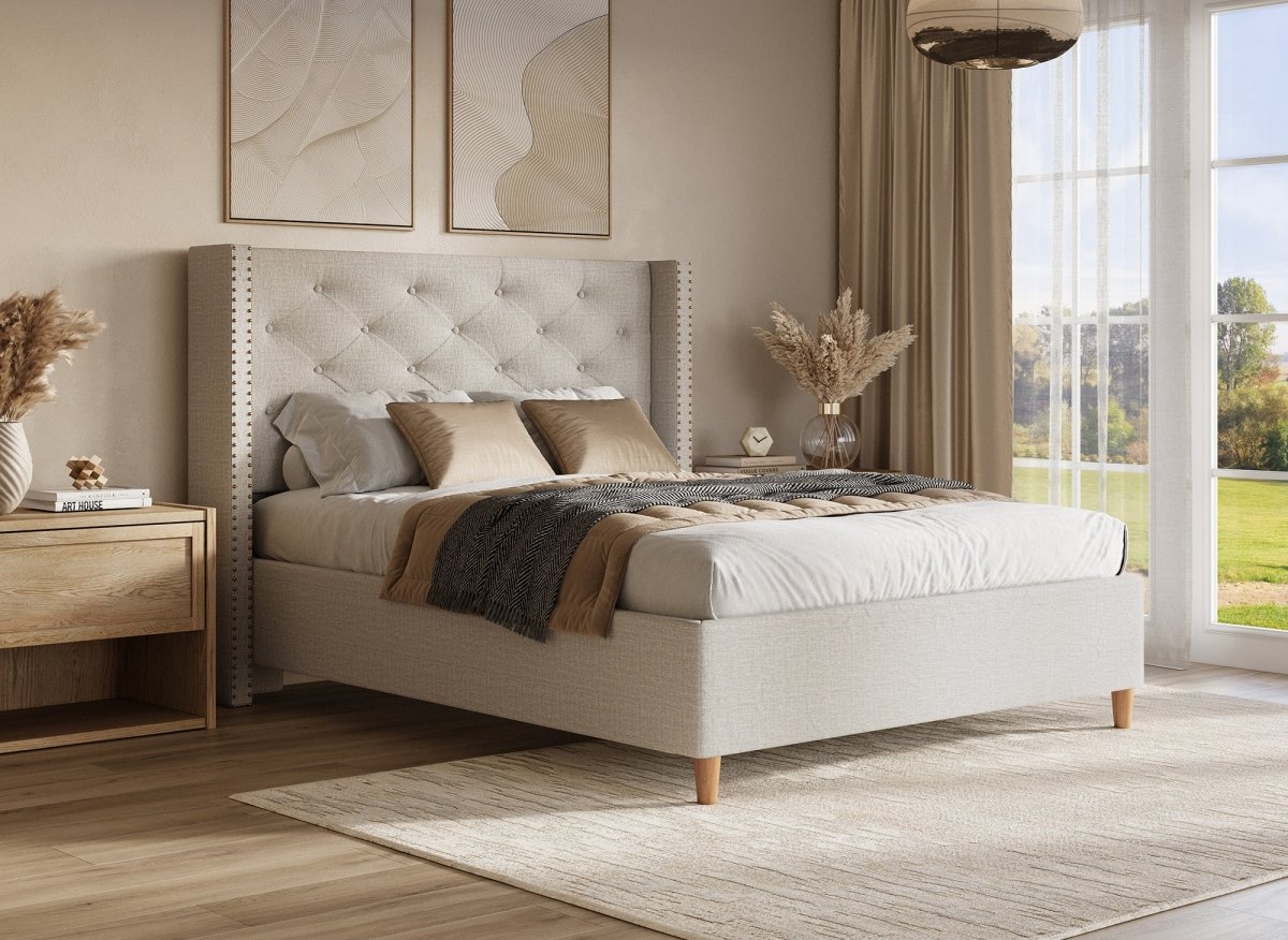 Lit double en tissu capitonné beige 160x200 cm MARGOT - DécoInParis