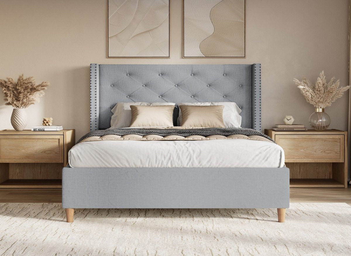 Lit double en tissu capitonné gris 180x200 cm MARGOT - DécoInParis