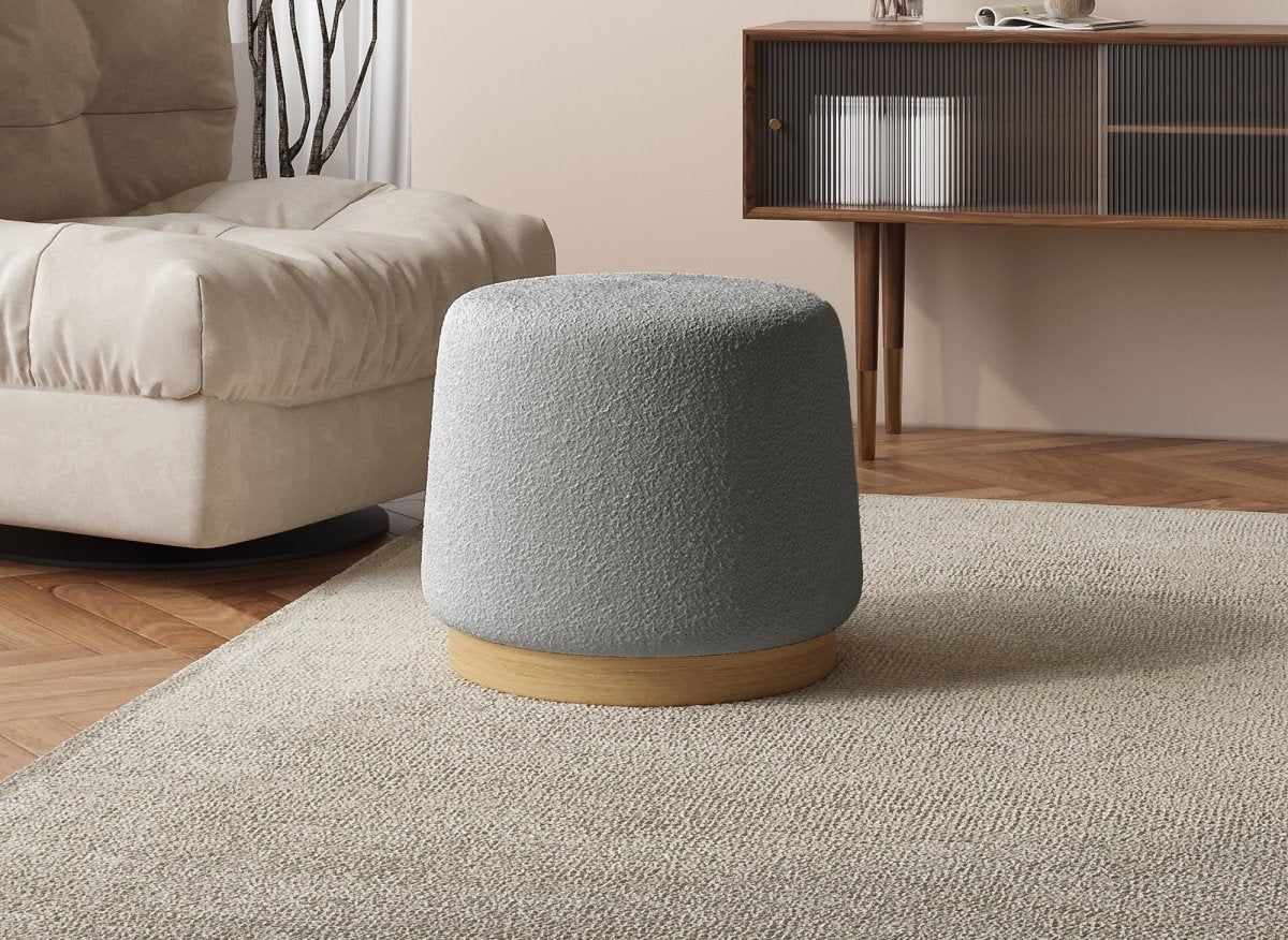 Pouf design en tissu effet peau de mouton gris et bois MELIA - DécoInParis