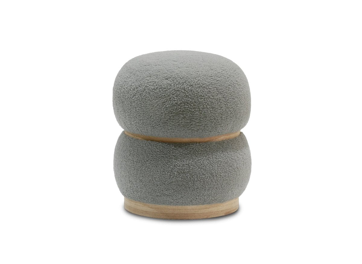Pouf design en tissu effet peau de mouton gris et bois SNOW - DécoInParis