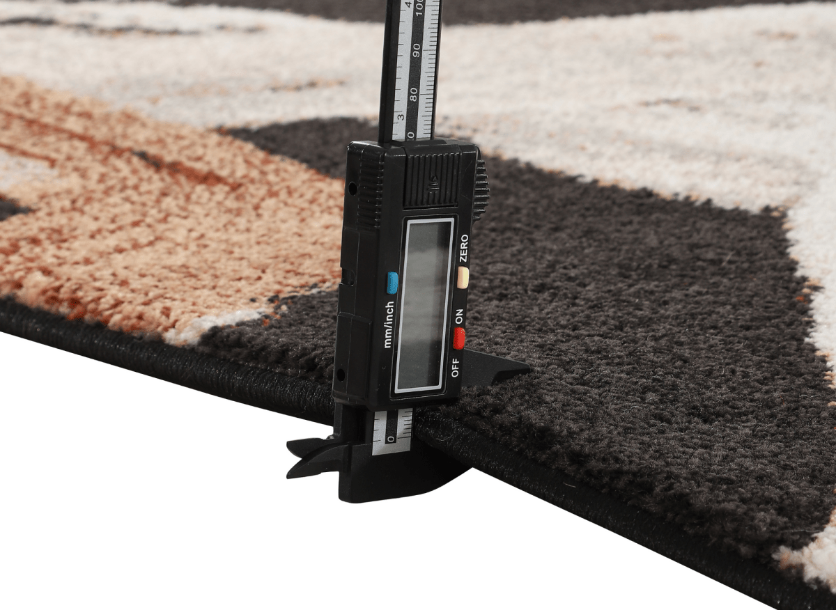 Tapis marron avec motifs géométriques beige et cuivre 160 x 230 cm ILYA - DécoInParis